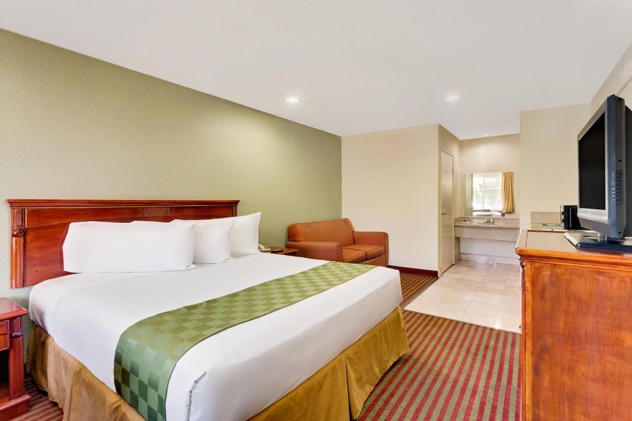 Travelodge By Wyndham El Centro Exterior photo