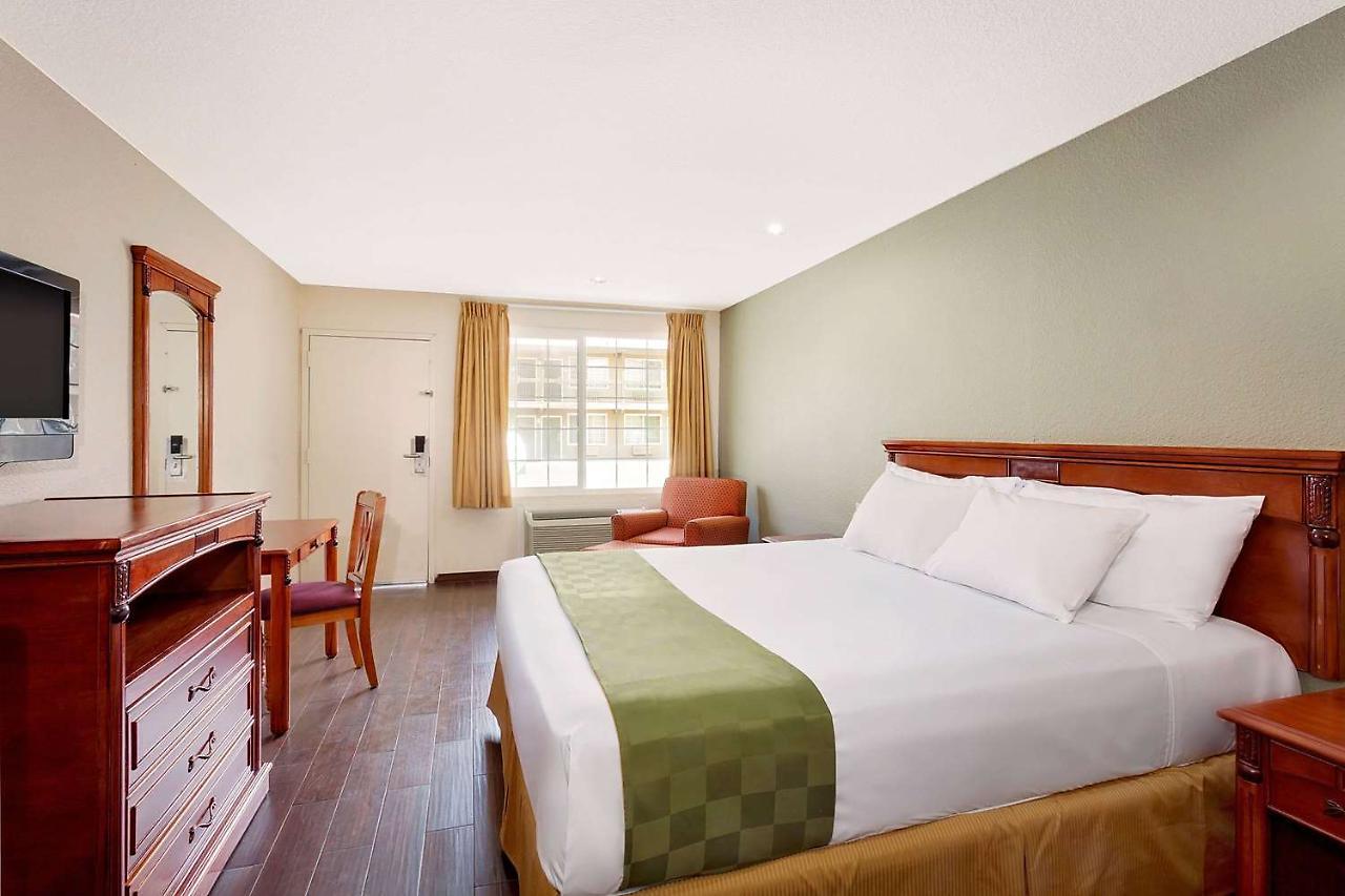 Travelodge By Wyndham El Centro Exterior photo