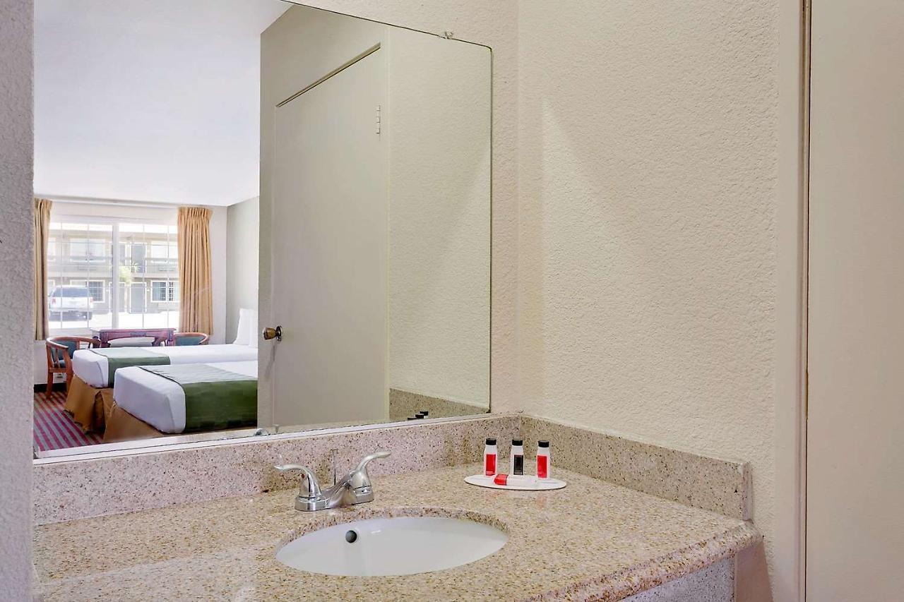 Travelodge By Wyndham El Centro Exterior photo